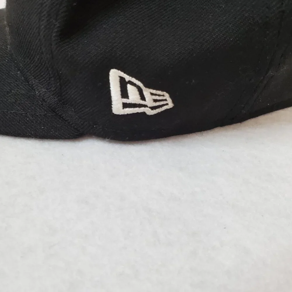 New Era MLB Black & White LA Dodgers 59Fifty Fitted Hat - Picture 5 of 12
